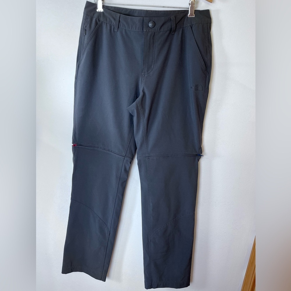 The North Face Women's Gray Convertible Pants To Zip Off Shorts Size 6. READ